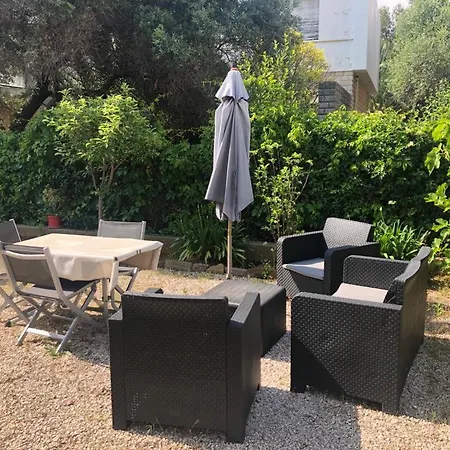 Petit Tranquille Avec Jardin - Centre Йер